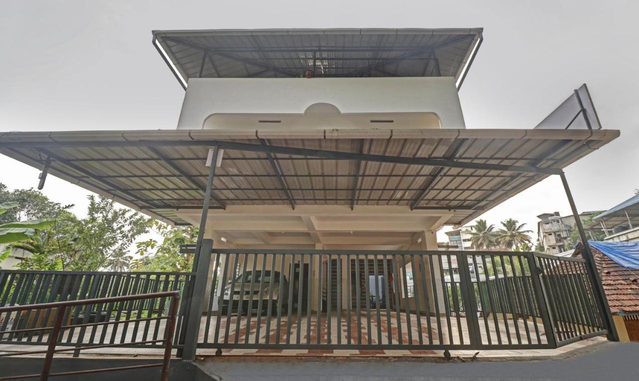 Nirupama,Hotel Aluva 700 Mtr From Aluva Railway Station Alwaye Экстерьер фото