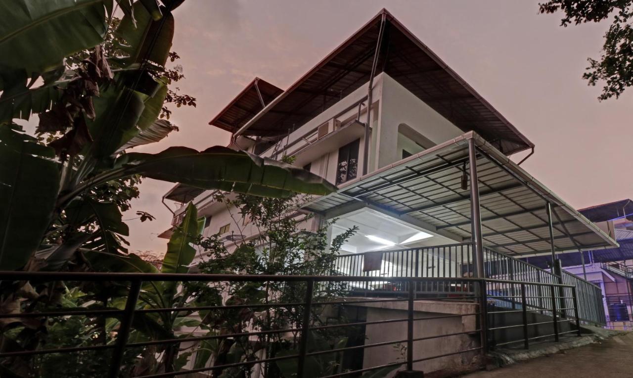 Nirupama,Hotel Aluva 700 Mtr From Aluva Railway Station Alwaye Экстерьер фото
