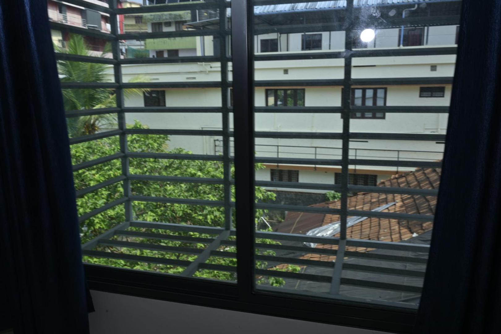 Nirupama,Hotel Aluva 700 Mtr From Aluva Railway Station Alwaye Экстерьер фото