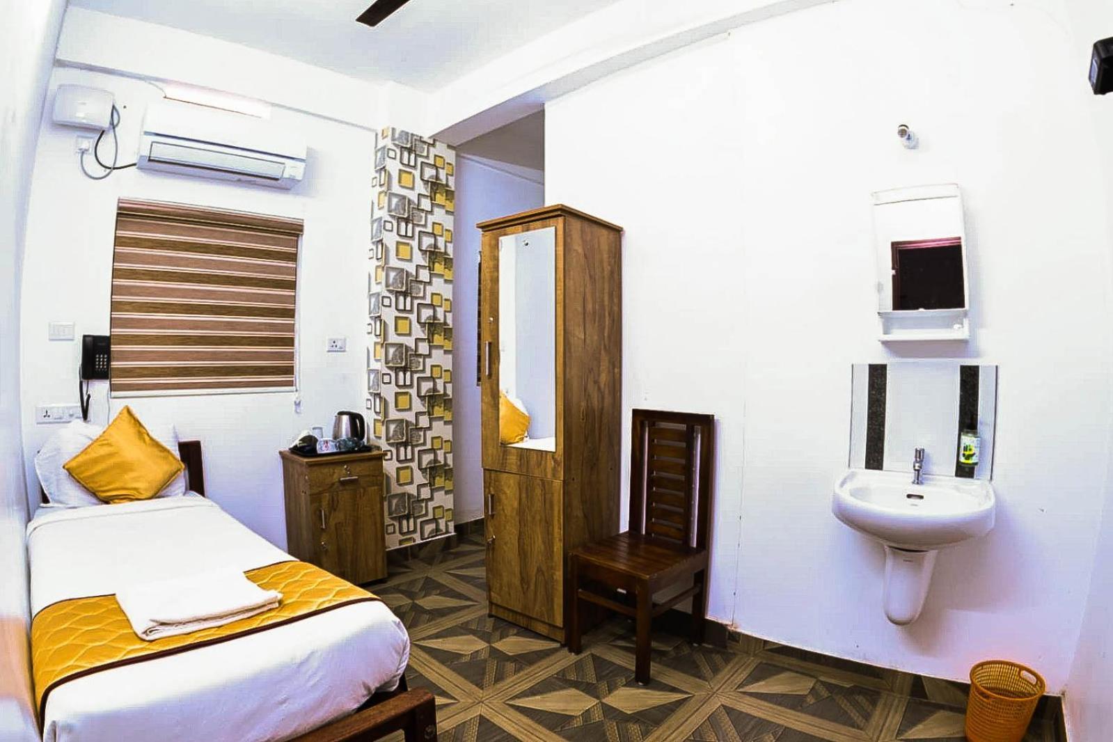 Nirupama,Hotel Aluva 700 Mtr From Aluva Railway Station Alwaye Экстерьер фото