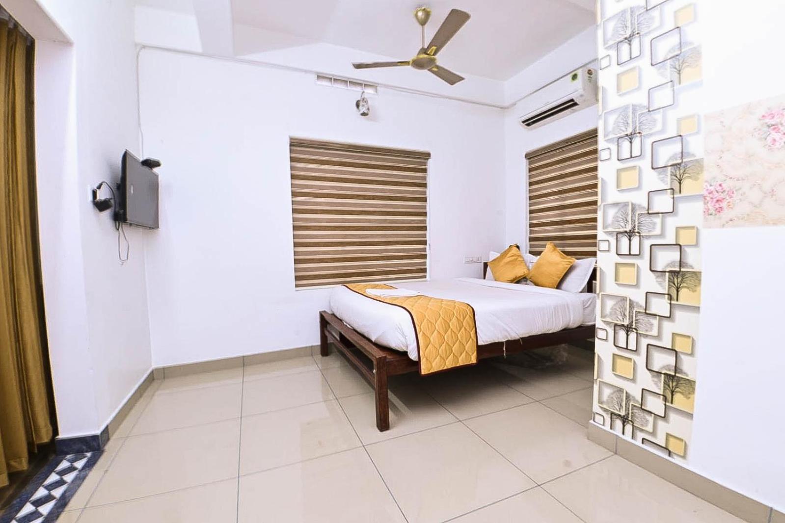 Nirupama,Hotel Aluva 700 Mtr From Aluva Railway Station Alwaye Экстерьер фото