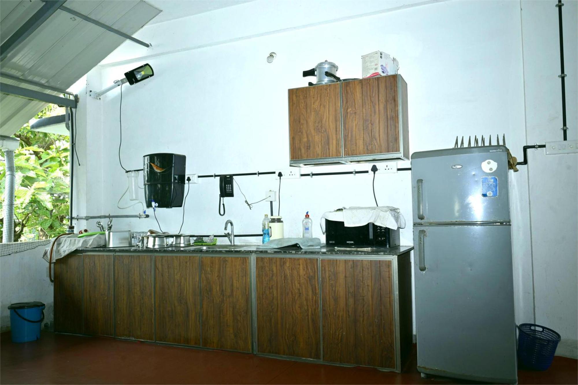 Nirupama,Hotel Aluva 700 Mtr From Aluva Railway Station Alwaye Экстерьер фото